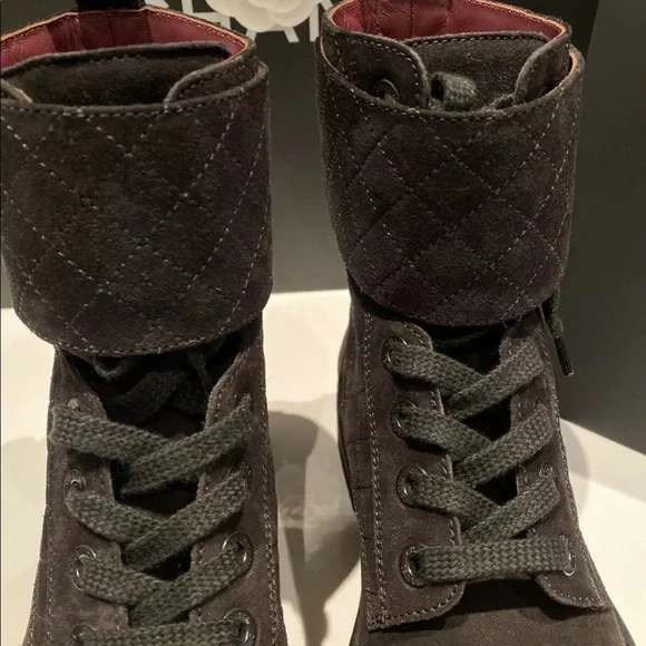 Chanel Paris 14B Blk suede moto quilt combat ankle boots black high top laces - Picture 6 of 12